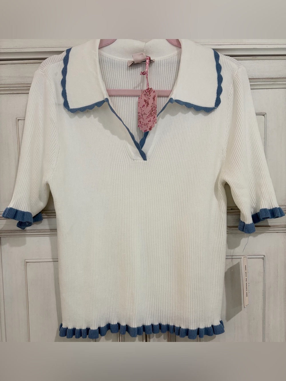 NWT SZ L Nanette Lepore Cream Knit Top with Blue Scalloped Trim